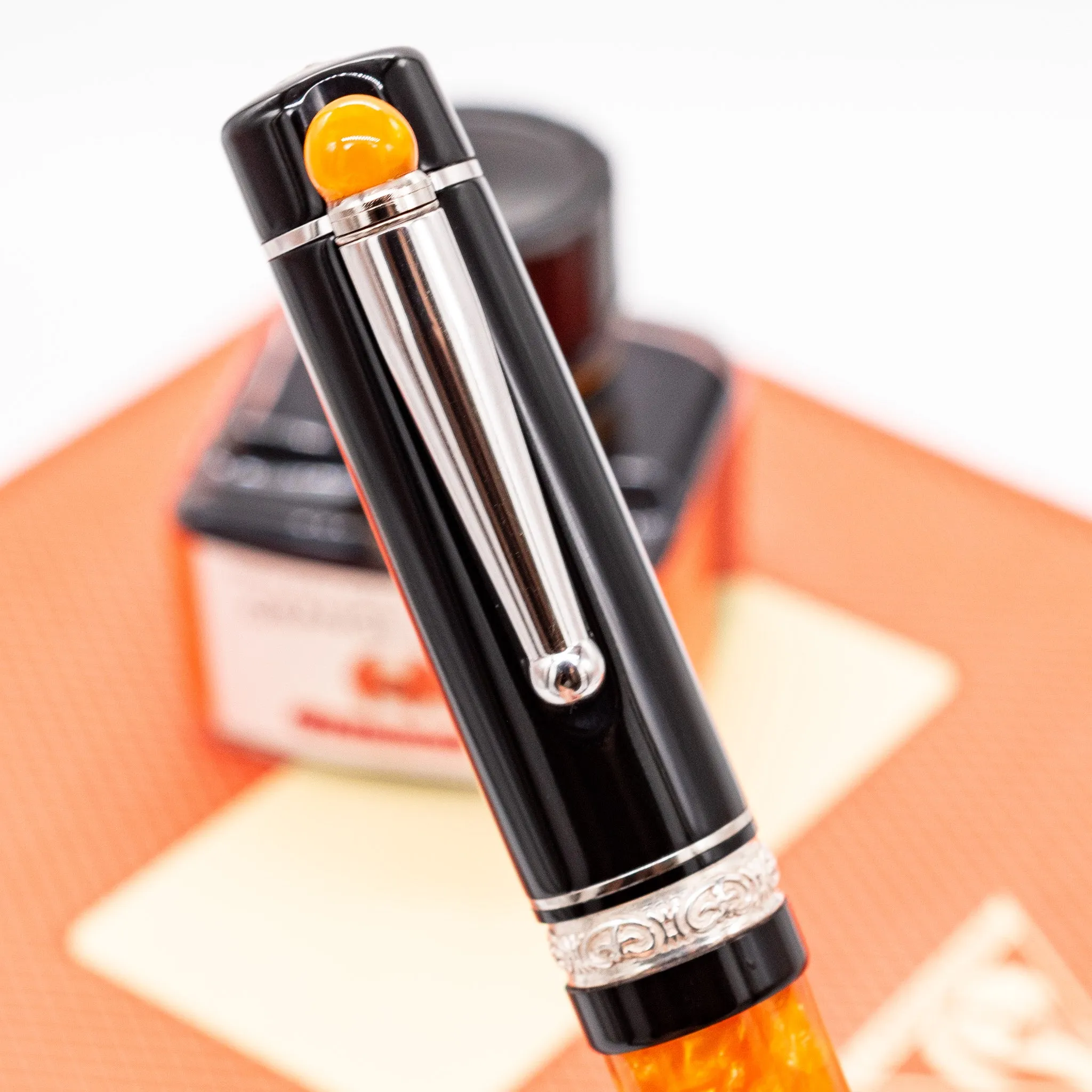 Delta WE Fountain Pen - Classic DV