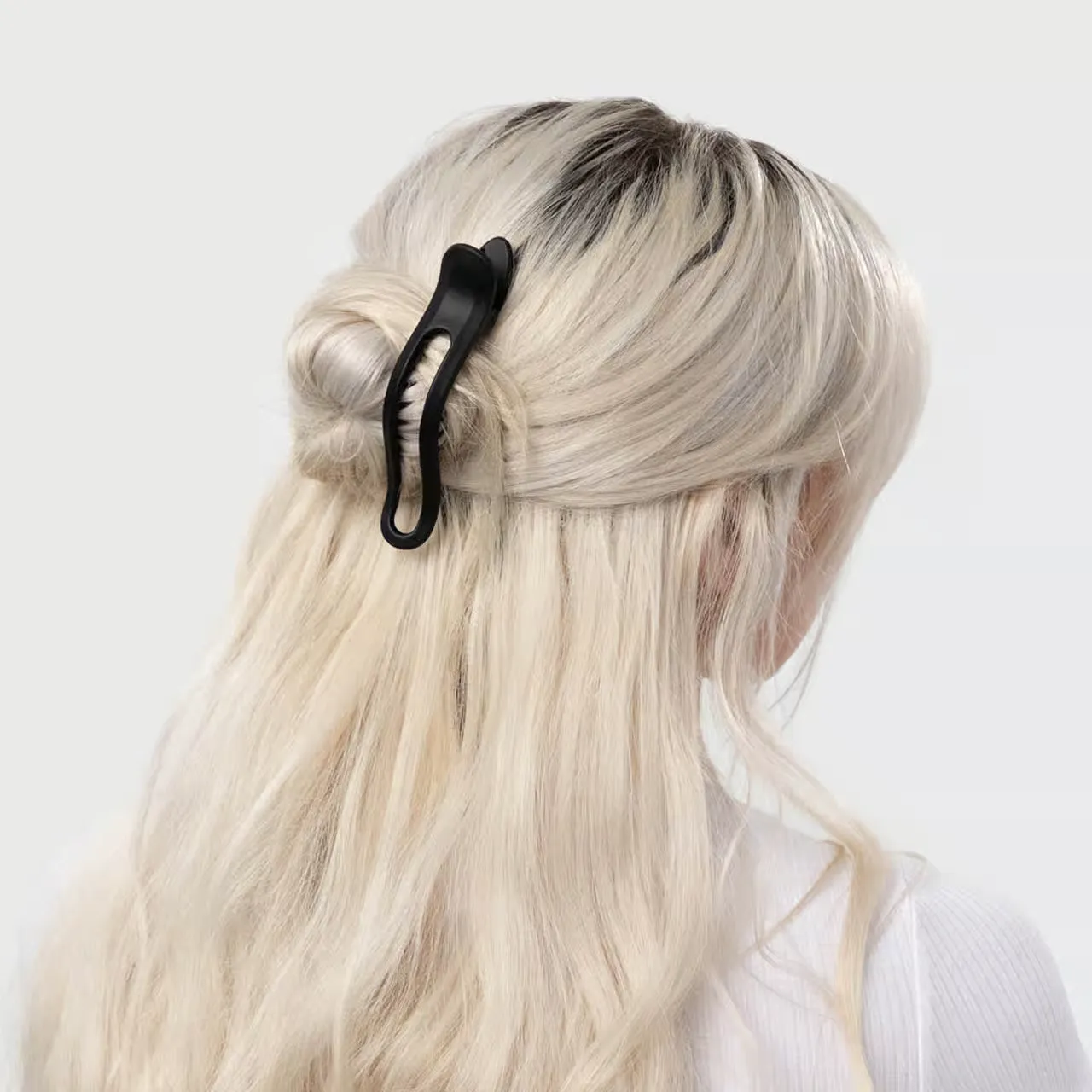 Kitsch Flat Lay Claw Clip 2pc CURVED - Black & Tort