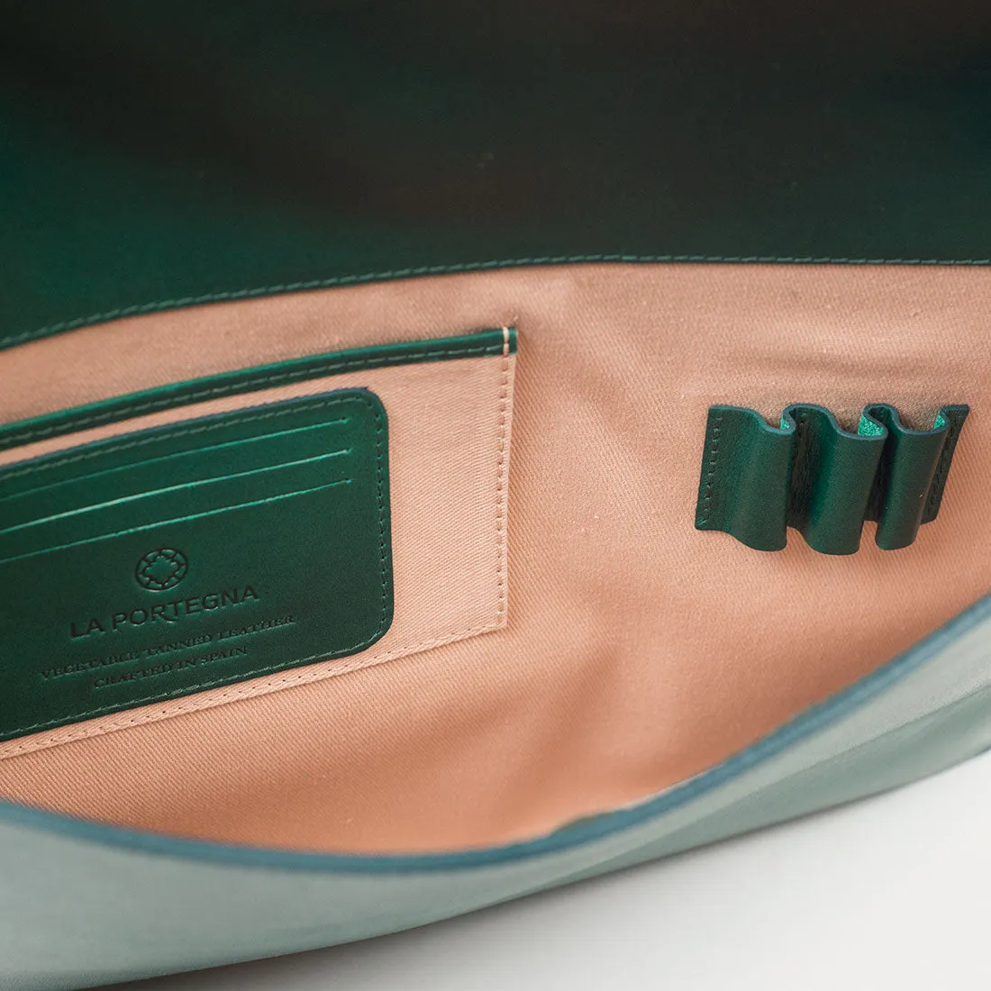 Wholecut portfolio case, Green vegetable-tanned leather